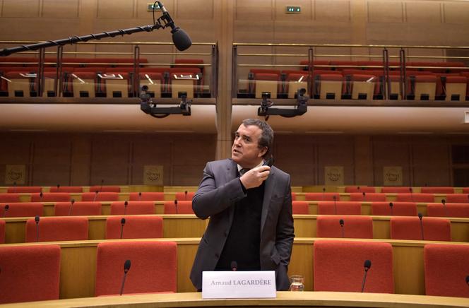 Arnaud Lagardère, devant la commission d’enquête sur la concentration des médias au Sénat français à Paris, le 17 février 2022.