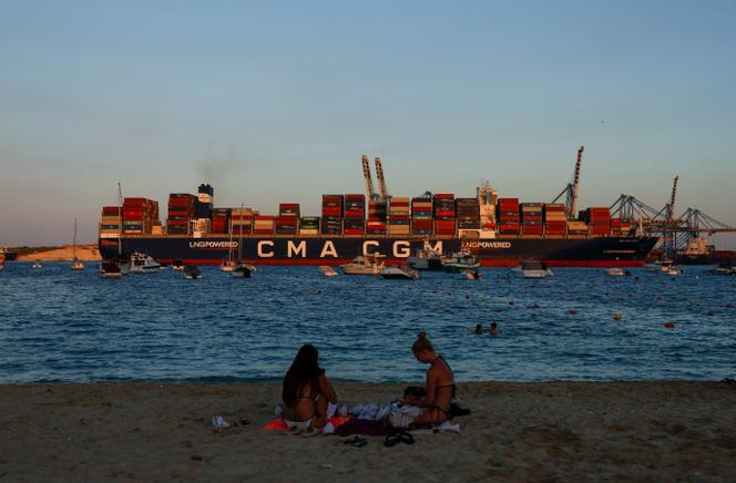 Un porte-conteneurs CMA CGM arrive à Birzebbuga, à Malte, le 18 septembre 2025.
