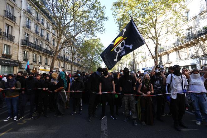 Lors d’une manifestation à Paris, dans le cadre d’une journée de grèves et de protestations nationales, le 18 septembre 2025.