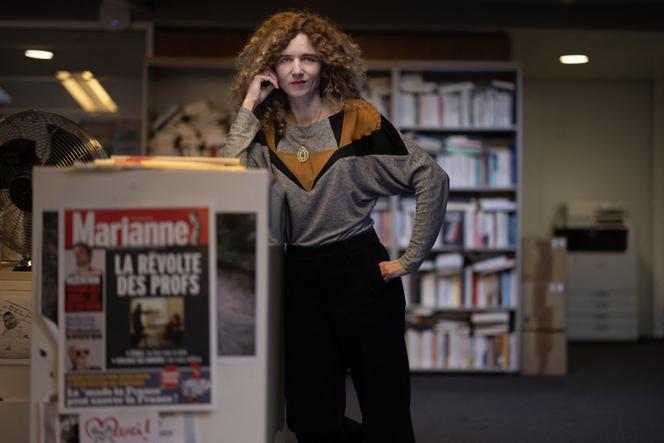 La directrice de la rédaction de « Marianne », Eve Szeftel, au siège de l’hebdomadaire, à Paris, le 5 février.