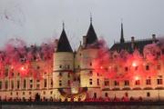 Lors de la cérémonie d’ouverture des JO de Paris, le 26 juillet 2024, évocation de Marie-Antoinette devant la Conciergerie.