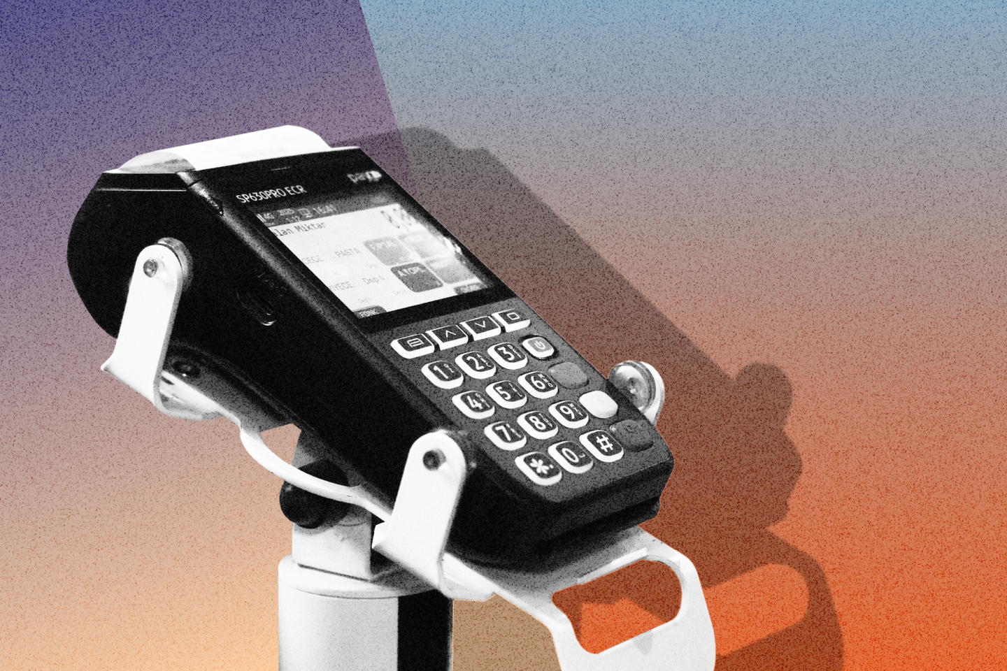 Emmanuel Macron affiche son soutien à la souveraineté française en matière de moyens de paiement face à Visa et Mastercard Emmanuel Macron affiche son soutien à la souveraineté française en matière de moyens de paiement face à Visa et Mastercard