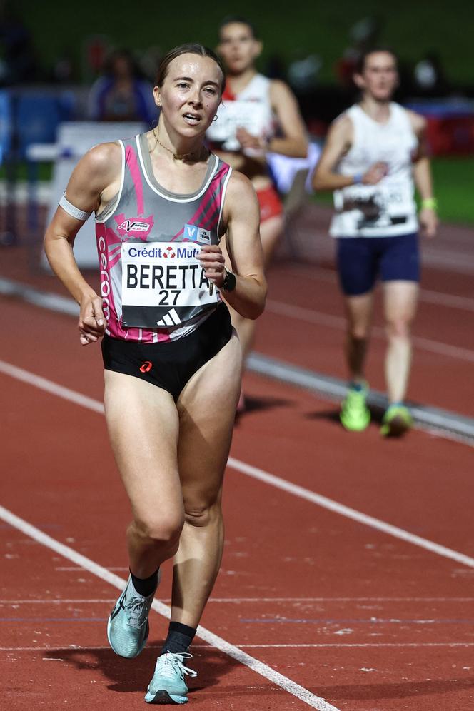Clémence Beretta, lors du 10 km marche des championnats de France, à Talence (Gironde), le 1ᵉʳ août 2025. 