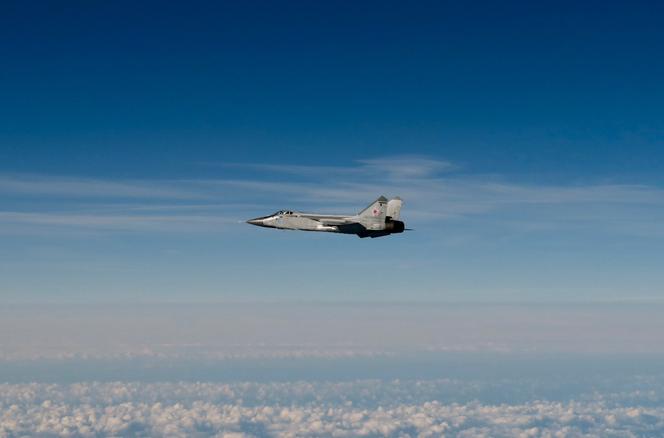 Un avion de chasse russe MiG-31 au-dessus de la mer Baltique après une incursion dans l’espace aérien estonien. Image diffusée le 19 septembre 2025 par l’armée de l’air suédoise.