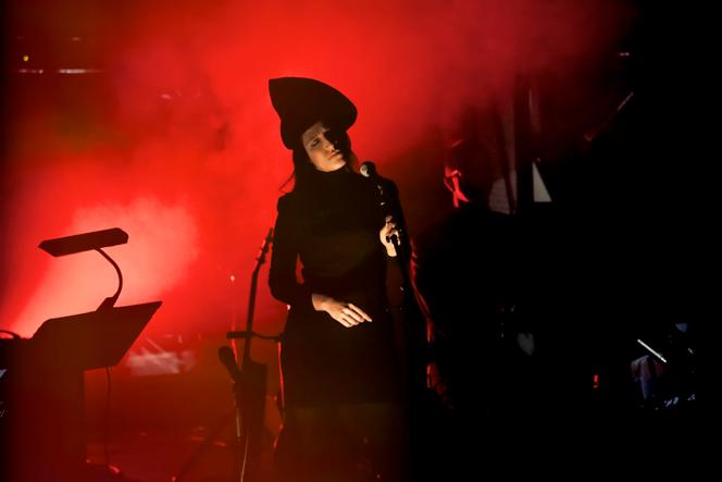 Sophia Brous, dans « In Dreams. David Lynch Revisited », à la Philharmonie de Paris, en 2015.