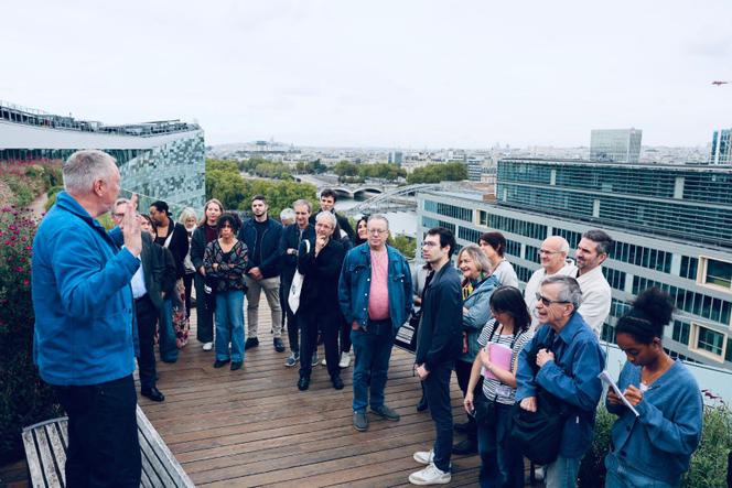 Kjetil Trædal Thorsen, confondateur de l’agence Snohetta, fait visiter le siège du « Monde », à Paris, le 21 septembre 2025.