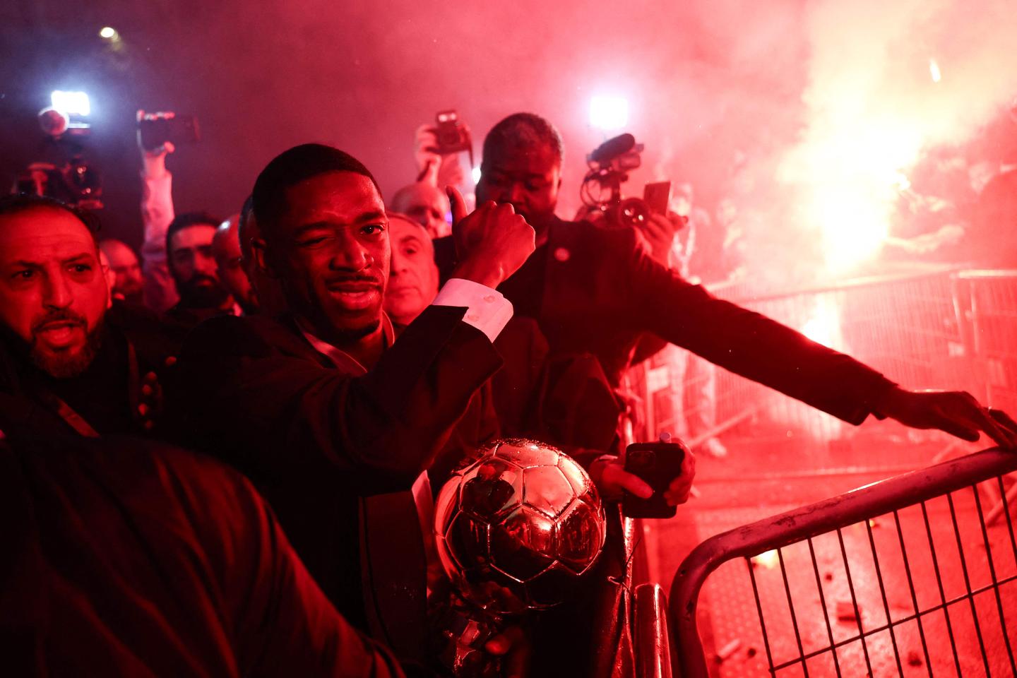 Ousmane DembÃ©lÃ© couronnÃ© Ballon dâ€™orÂ : comment le PSG a manÅ“uvrÃ© pour...