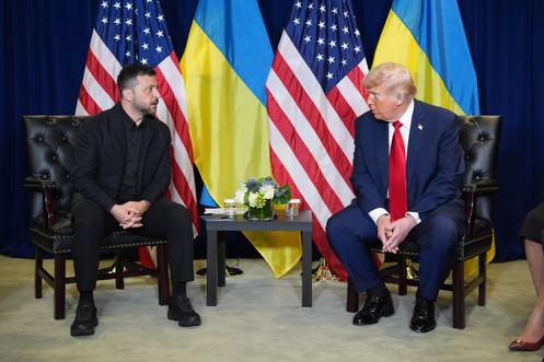 Volodymyr Zelensky et Donald Trump, à New York, lors de l’Assemblée générale des Nations unies, le 23 septembre 2025.