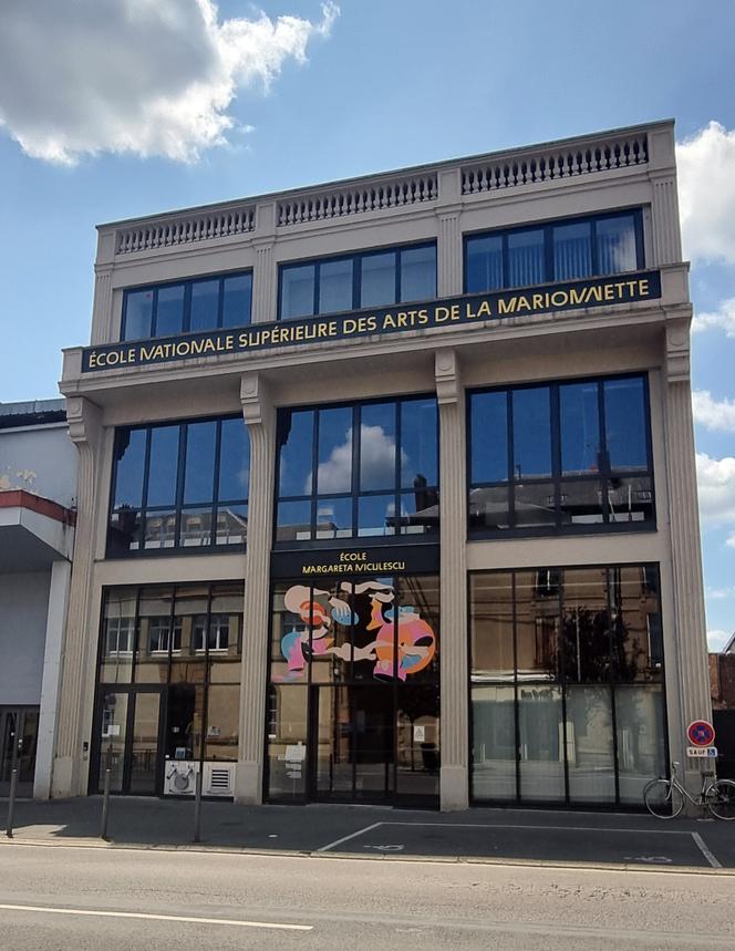 La façade de l’Ecole nationale supérieure des arts de la marionnette (Esnam), à Charleville-Mézières, en juin 2025.