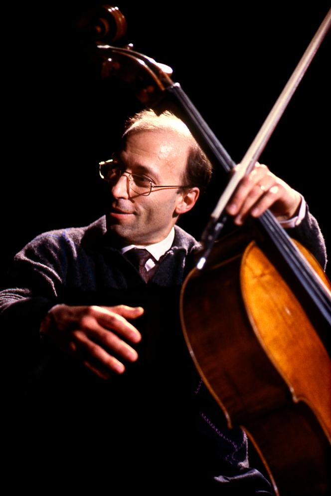 Le violoncelliste Roland Pidoux, à Paris, en 1988.