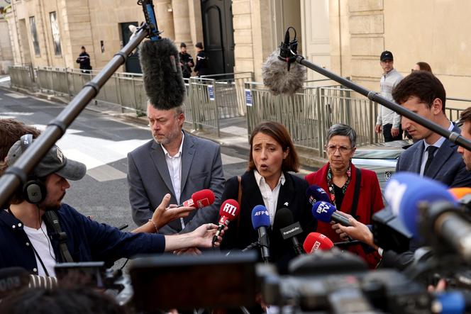 La secrétaire générale de la CGT, Sophie Binet, s’adresse à la presse devant l’hôtel Matignon, après une réunion avec le premier ministre, Sébastien Lecornu, à Paris, le 15 septembre 2025.