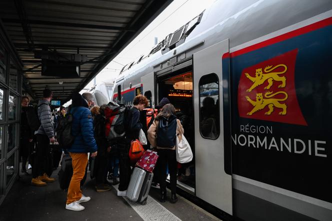 Un train TER de la région Normandie, à la gare de Caen, le 25 décembre 2023.