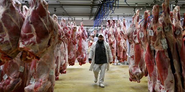 Les lobbys de la viande s’entourent de « désinfluenceurs » pour discréditer les travaux scientifiques sur les régimes alimentaires