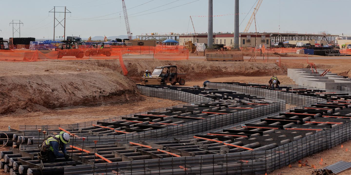 The Incompatibility of AI and Decarbonization