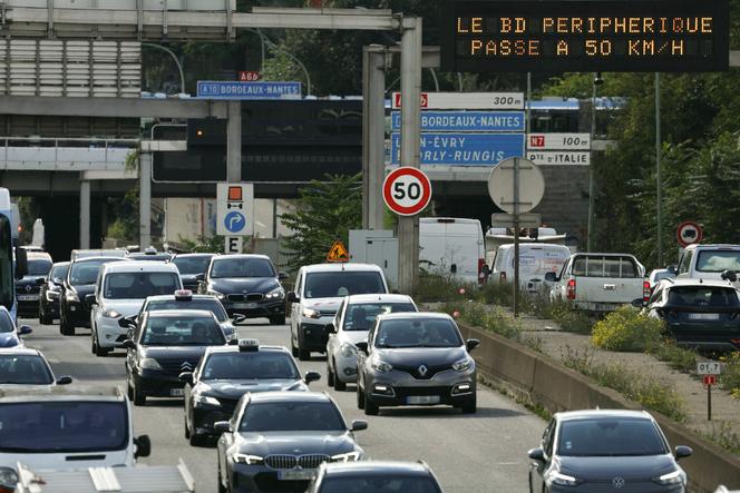 En octobre 2024, la vitesse est passée de 70 à 50 km/h le long de l’anneau de 35 km qui entoure la capitale, autoroute urbaine la plus fréquentée d’Europe avec le passage quotidien de 1,1 million de véhicules.