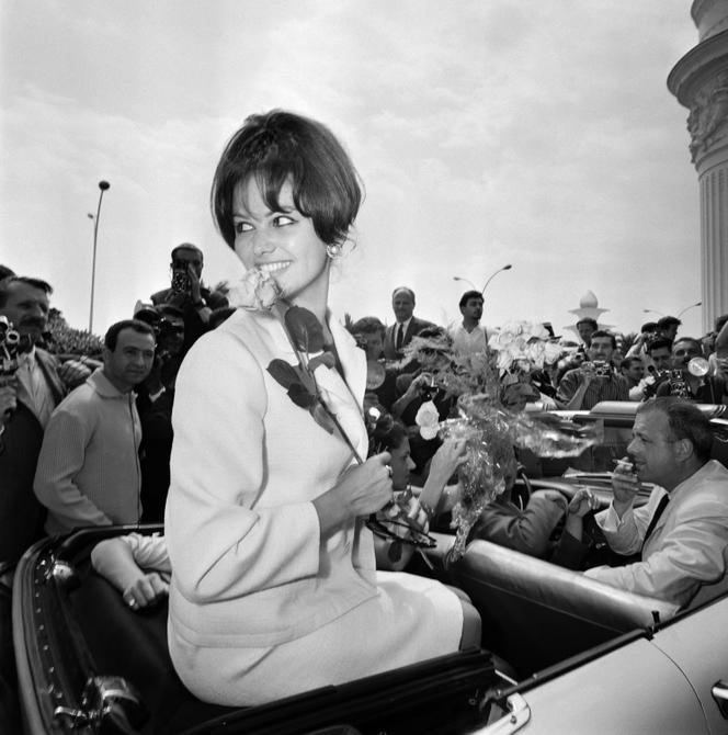 Claudia Cardinale à l’occasion de la présentation du film « Huit et demi », de Federico Fellini, au Festival de Cannes, en mai 1963.