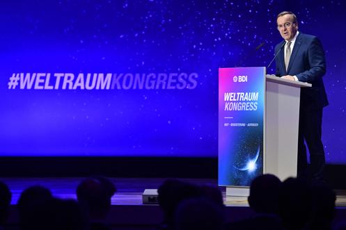 Le ministre de la défense allemand, Boris Pistorius, s’adresse aux invités du Congrès spatial BDI 2025, à Berlin, le 25 septembre 2025.
