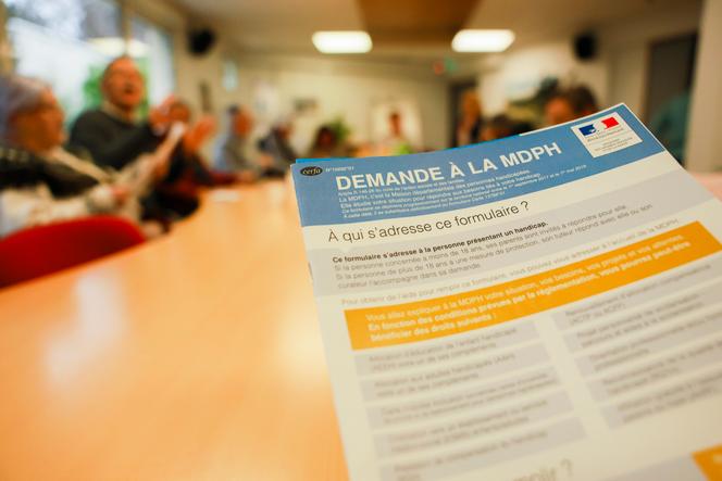 Formulaire de demande à la maison départementale des personnes handicapées de Gap (Hautes-Alpes), le 11 février 2025. 
