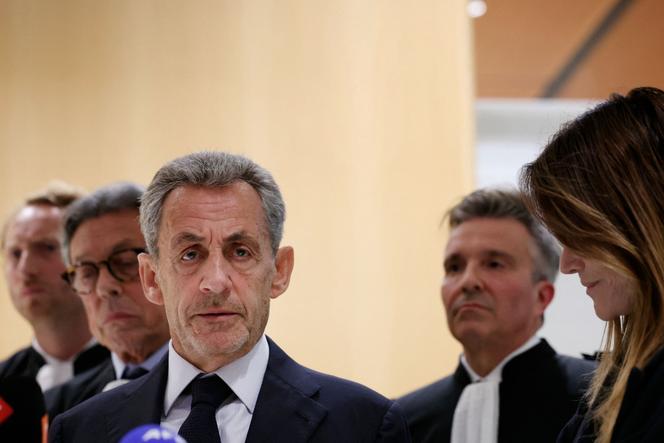 L’ancien président, Nicolas Sarkozy, à la sortie de la salle d’audience du tribunal correctionnel de Paris, le 3 octobre 2025. 