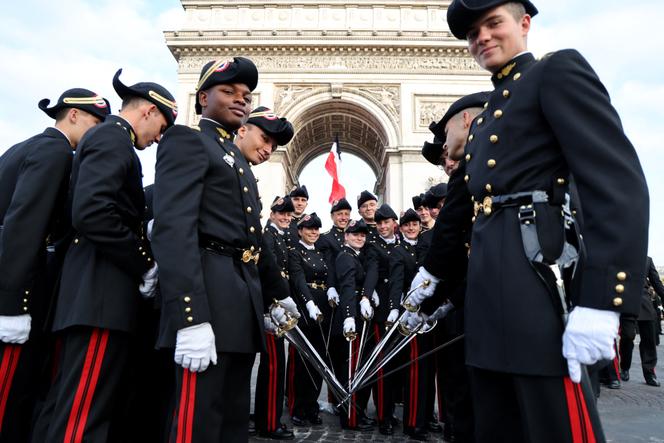 Des élèves de l’Ecole polytechnique, à Paris, le 14 juillet 2025.