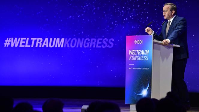 Le ministre allemand de la défense, Boris Pistorius, lors du congrès spatial BDI 2025, à Berlin, le 25 septembre 2025.