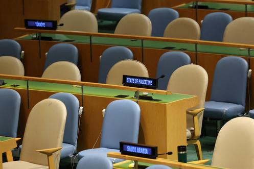 Les sièges de la Palestine vides, alors que le premier ministre israélien, Benyamin Nétanyahou, s’exprime au siège de l’ONU, à New York, le 26 septembre 2025.