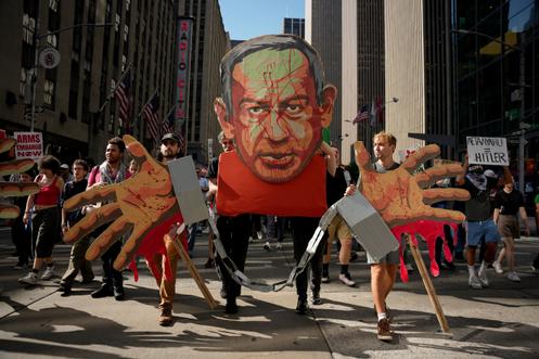 Sur la Sixième Avenue, à New York, le 26 septembre 2025.