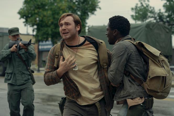 Cooper Hoffman (Garraty) et David Jonsson (McVries) dans « Marche ou crève », de Francis Lawrence.