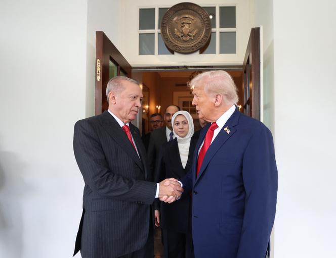Le président américain, Donald Trump, avec le président turc, Recep Tayyip Erdogan, après une réunion à la Maison Blanche, à Washington, le 25 septembre 2025. 