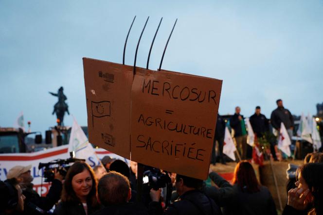 Rassemblement de la FNSEA devant le château de Versailles (Yvelines), le 26 septembre 2025.