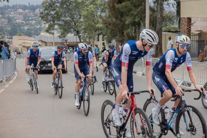 L’équipe de France à l’entraînement pour les championnats du monde de cyclisme, dans les rues de Kigali, au Rwanda, le 24 septembre 2025. 