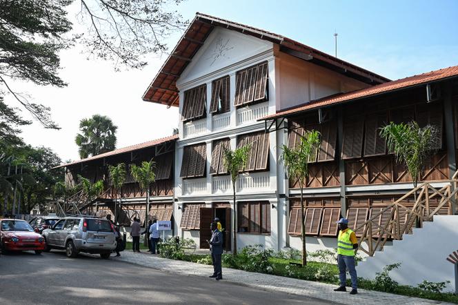 « La Maison de l’art », ancien bâtiment abritant la poste et les douanes, vestige de l’époque coloniale, à Grand-Bassam (Côte d’Ivoire), le 25 septembre 2025.