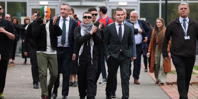 La justice britannique met fin aux poursuites contre l’un des membres de Kneecap