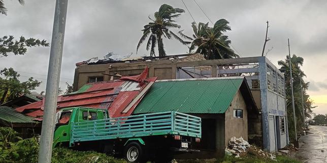 Aux Philippines, plus de 400 000 personnes évacuées au passage de la tempête Bualoi, qui a fait au moins trois morts