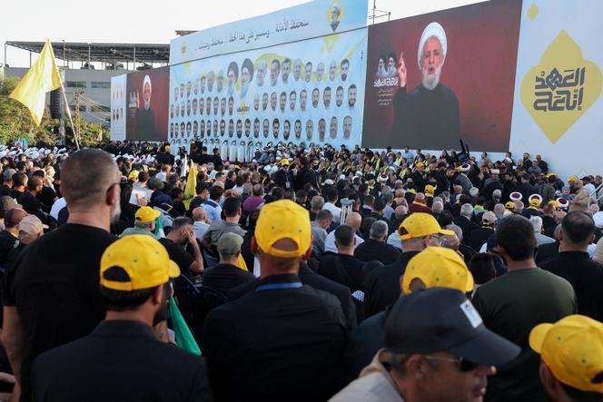 Le chef du Hezbollah, Naïm Qassem, prononce un discours lors d’une cérémonie organisée pour commémorer le premier anniversaire de l’assassinat par Israël du défunt chef du Hezbollah, Hassan Nasrallah, dans la banlieue de Beyrouth, le 27 septembre 2025.