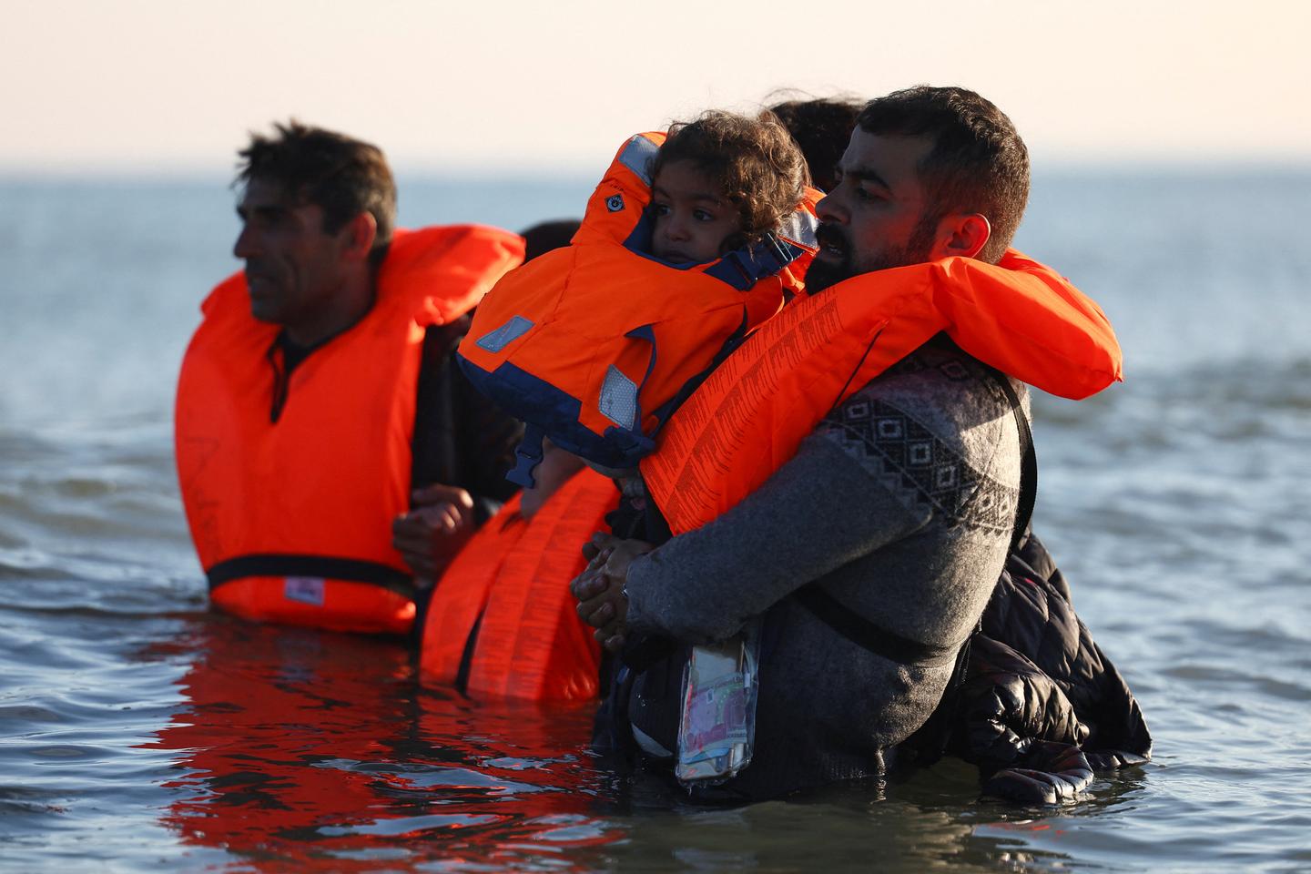 Immigration : l’accord franco-britannique sur le renvoi de migrants contesté en justice
