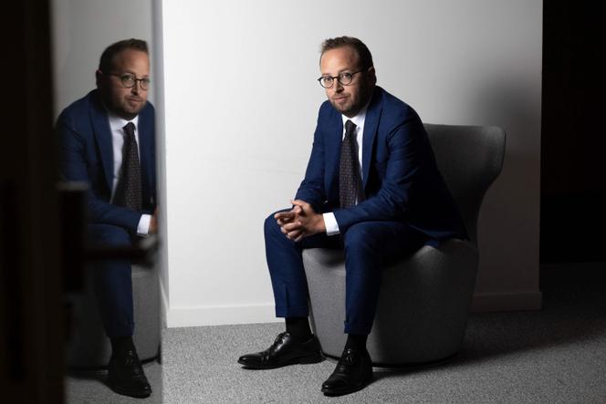 Arthur Dreyfuss, le PDG d’Altice France, dans son bureau parisien, le 25 septembre 2025.