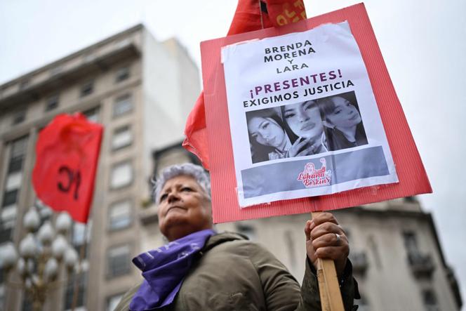Lors d’une manifestation organisée pour dénoncer le meurtre de trois jeunes femmes en Argentine, à Buenos Aires, le 27 septembre 2025.
