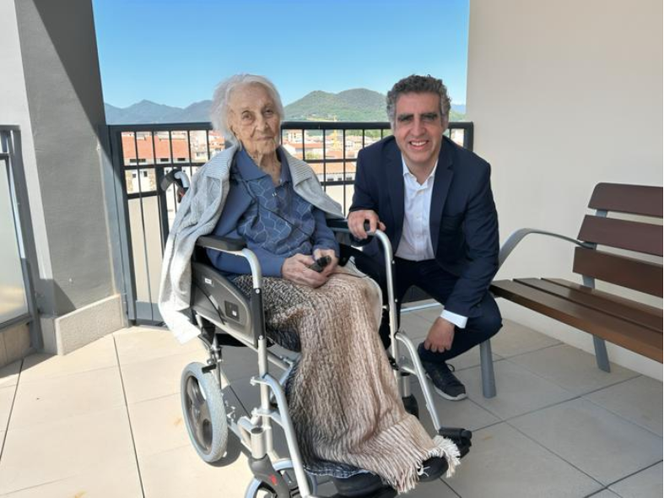 Maria Branyas Morera, en compagnie du Dr Manel Esteller. 