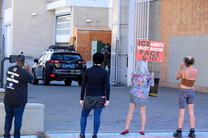 Manifestation devant le bâtiment de l’ICE à Portland (Oregon), le 27 septembre 2025.