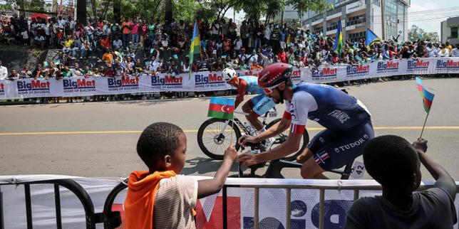 EN DIRECT | Mondiaux de cyclisme : coup dur pour l’équipe de France, qui perd Julian Alaphilippe dès l’entame de la course en ligne