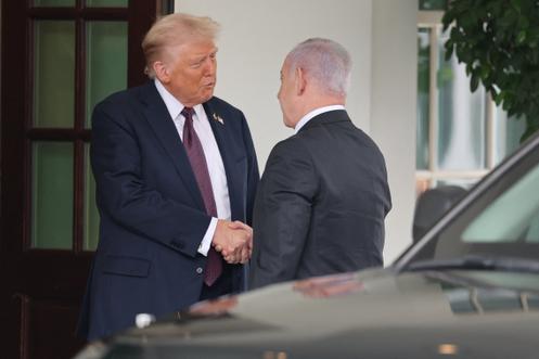 Le président américain, Donald Trump, accueille le premier ministre israélien, Benyamin Nétanyahou, à la Maison Blanche, à Washington, le 29 septembre 2025.
