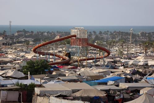 Un parc d’attractions abandonné, abritant désormais le camp de déplacés de Khan Younès, dans la bande de Gaza, le 29 septembre 2025.