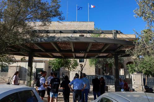 Lors de la manifestation ayant lieu devant le consulat de France à Jérusalem, en réaction à la reconnaissance de l’Etat de Palestine par la France lors de l’Assemblée générale des Nations unies, le 29 septembre 2025.