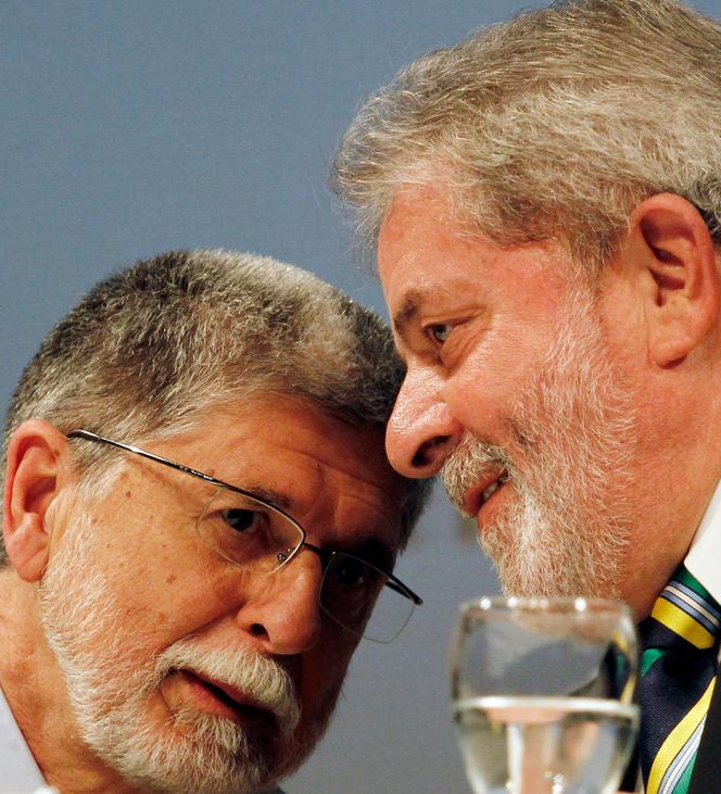Celso Amorim (à gauche) et le président brésilien, Luiz Inacio Lula da Silva, à Sao Paulo (Brésil), le 29 juin 2010.