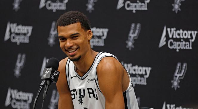 Victor Wembanyama lors de la journée média des San Antonio Spurs, au Victory Capital Performance Center (Texas, Etats-Unis), le 29 septembre 2025.