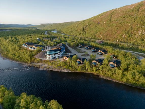 The Utsjoki Arctic Resort hotel and its surroundings in the village of Utsjoki (Finland), at the confluence of the Teno and Utsjoki rivers, at the foot of Mount Ailigas. June 24, 2025.