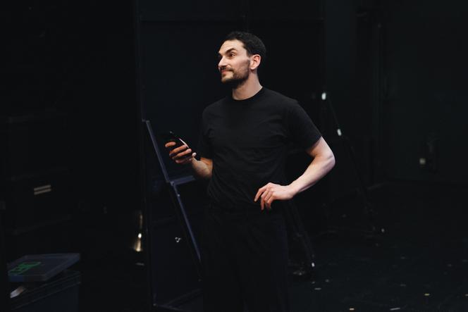 Samuel Valensi, lors des répétitions de « Made in France », au Théâtre de Belleville, à Paris, le 31 mars 2025.