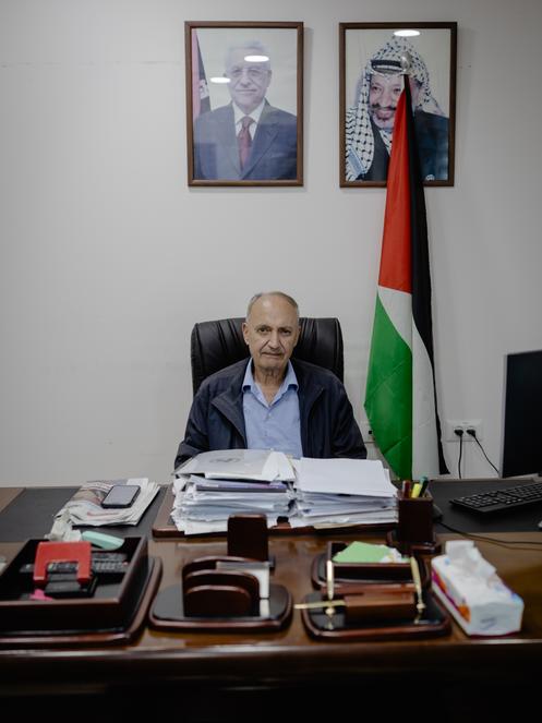 Wassel Abou Youssef, membre du comité exécutif de l’Organisation de libération de la Palestine et président du département des organisations populaires, dans son bureau à Ramallah, en Cisjordanie, le 30 septembre 2025.