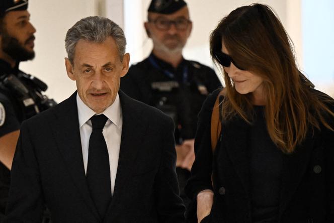 L’ancien président français Nicolas Sarkozy et son épouse, Carla Bruni, lors de leur arrivée au tribunal de Paris, le 25 septembre 2025. 